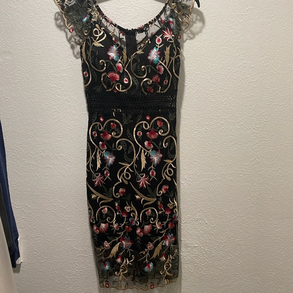 Women’s Size S Embroidered Cocktail / Evening / Holiday Dress